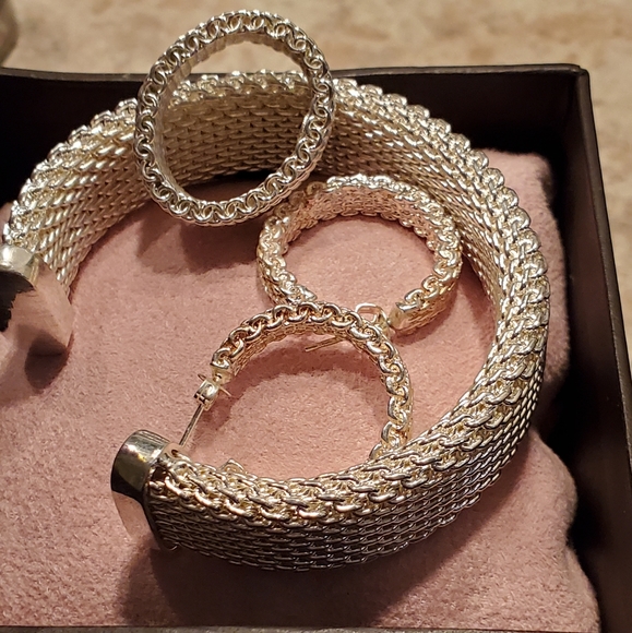 Closet close out everything must go - Picture 2 of 2